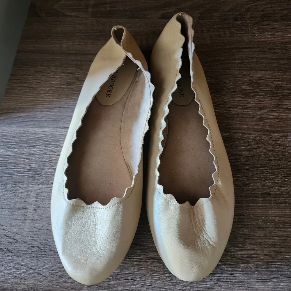 Audrey Brooke Winny Tan Flats Slip On Shoes Womens 11M Neutral Scalloped Leather